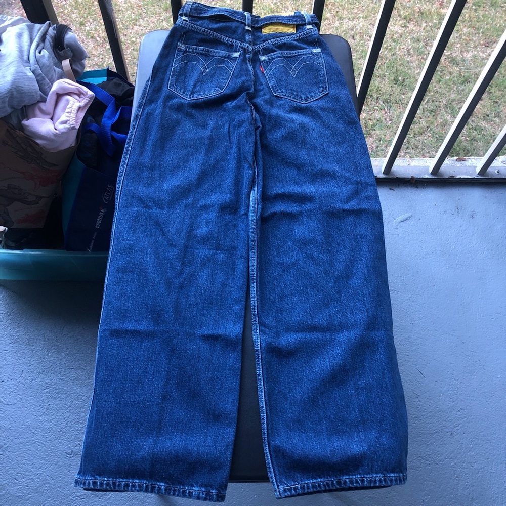Rare y2k “Levi’s red” High-waisted baggy wide leg blue jeans with belt - Picture 6 of 9